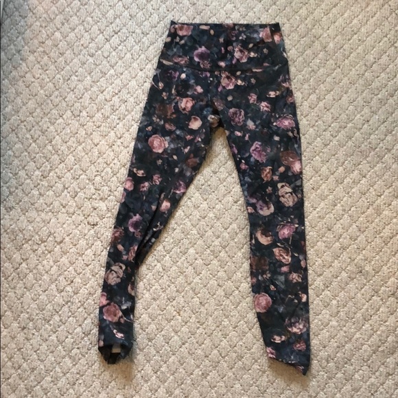 Size 6 luxtreme lululemon rose pattern leggings - Picture 1 of 1